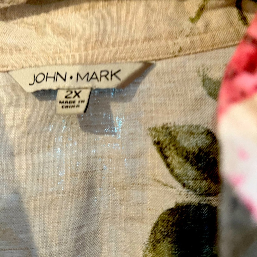 John Mark shirt size 2x, 3/4 roll up sleeve or leave down. EUC